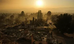 Nhiều nơi tại Los Angeles 'như vùng chiến sự' vì cháy rừng