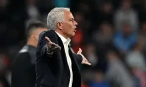 Mourinho: 'Tôi tung đồng xu để chọn đội hình' Mourinho: 'Tôi tung đồng xu để chọn đội hình'