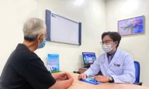 Mổ sỏi tụy cho người lớn tuổi có nguy hiểm không?