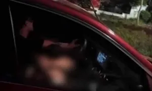 Nhóm bạn phát cuồng video 'cô gái hành động nhạy cảm' trên xe Mercedes