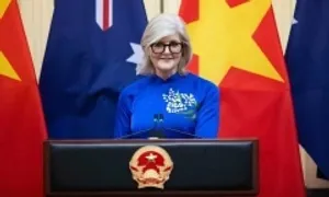 Toàn quyền Australia lần đầu mặc áo dài Việt Nam dự tiệc chiêu đãi