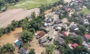 Hơn 100.000 m3 cát vàng trôi vào làng sau lũ Hơn 100.000 m3 cát vàng trôi vào làng sau lũ