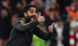 Amorim phớt lờ chỉ trích của Slot Amorim phớt lờ chỉ trích của Slot